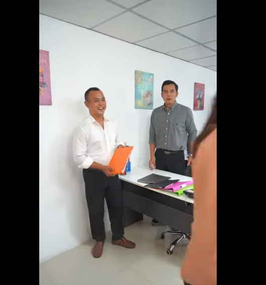 G1108005 พาผู้หญิงมานัวเนียในบ้าน เมียไม่ว่าอะไรเหรอ part2