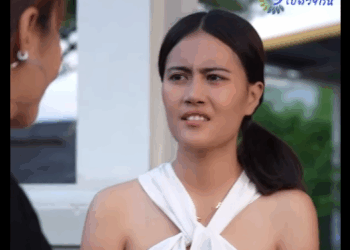 G1711002 แย่งผัวกันที่สาธารณะ part2