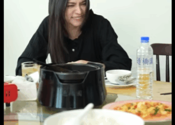 G2511012 เป็นแค่เด็กเสิร์ฟ ไม่เจียมตัวเลยนะ part2