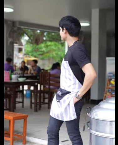 G2911020 ยายไม่ยอมกินก๋วยเตี๋ยว part2